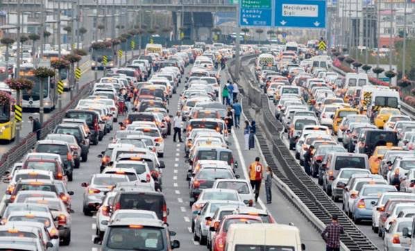 İstanbul araç trafiği ivedi çözülsün.