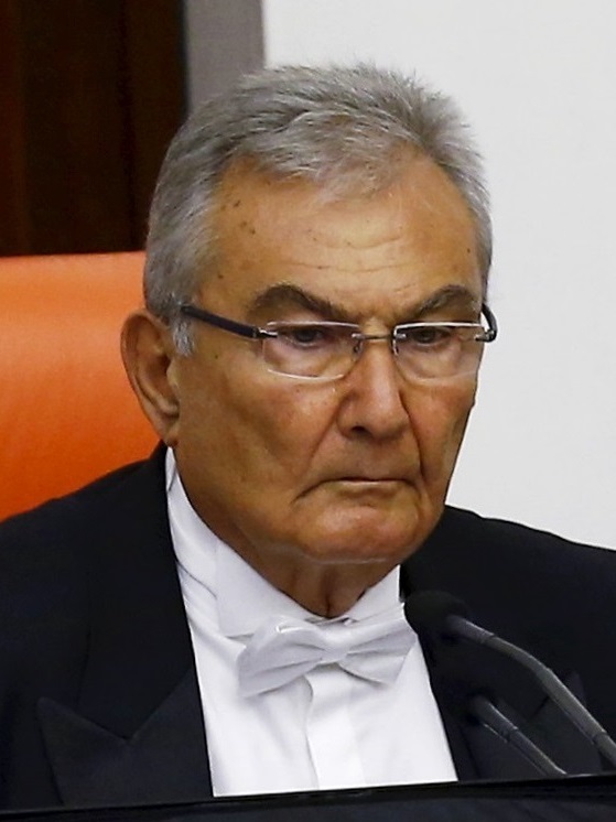 Deniz Baykal ihraç edilmeli... Edilmezse CHP üyeliğimi iptal edeceğim...