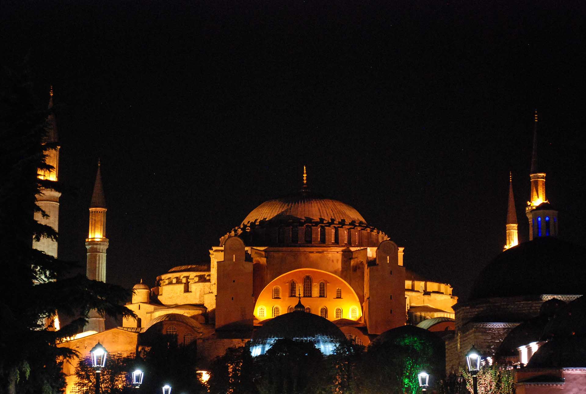 Ayasofya ibadete açılsın...