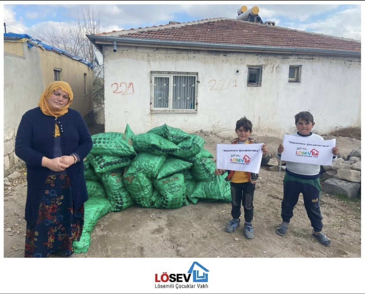 Yoksul,hasta çocuklar için yapılan imza kampanyası
