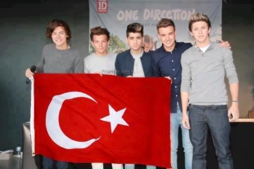 One Direction Türkiyeye Gelsin İsteyenler imzala İmzalattır.