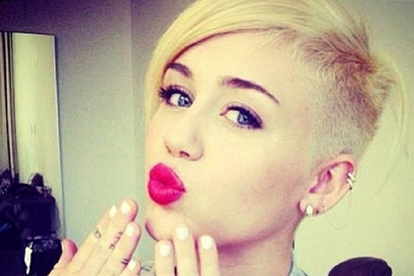 Miley Cyrus Başörtü Taksın