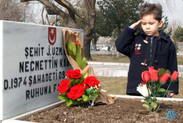 ŞEHİT AİLELERİMİZE VE GAZİLERİMİZE SAHİP ÇIKALIM