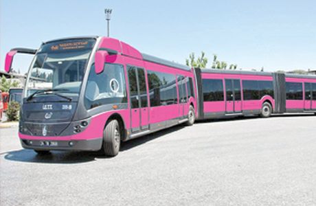 SADECE BAYANLAR İÇİN EK METROBÜS SEFERİ İSTİYORUZ.
