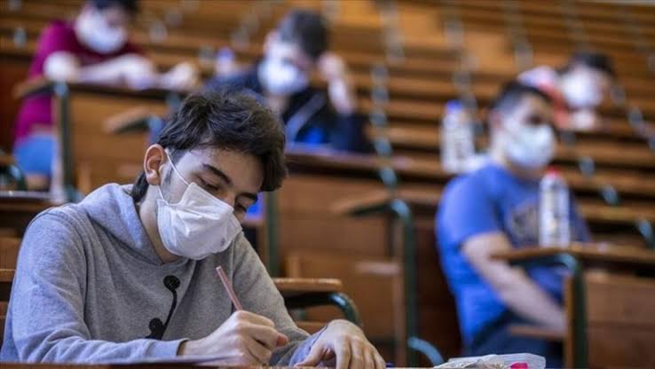 Sınavların iptal olmasını istiyorsan imza ver