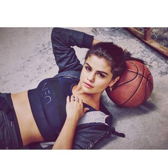 Selena Gomez Türkiye' ye gelsin..
