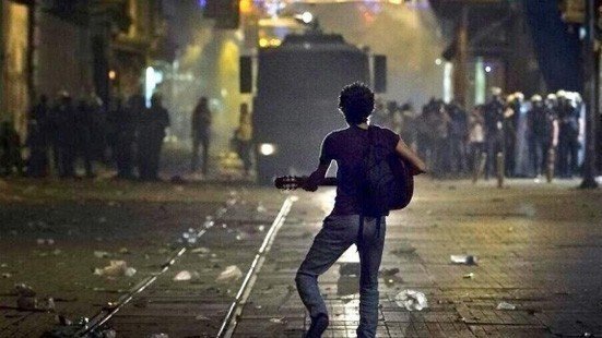 Özgür Sanatla Faşizmi Yeneceğiz...!
