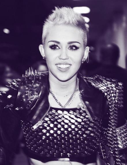 MILEY CYRUS TÜRKİYE'YE GELSİN!