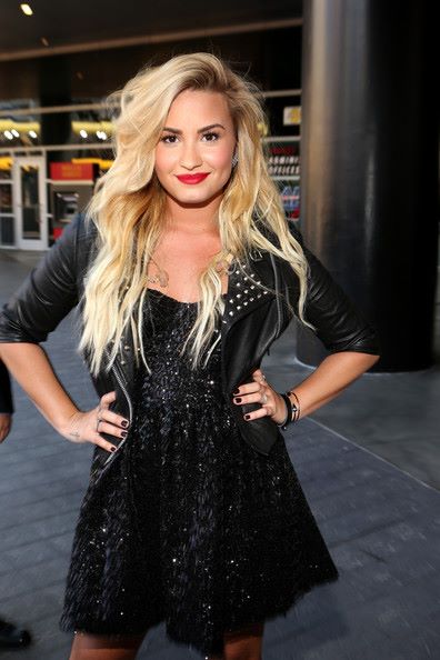 DEMİ LOVATO TÜRKİYEYE GELSİN