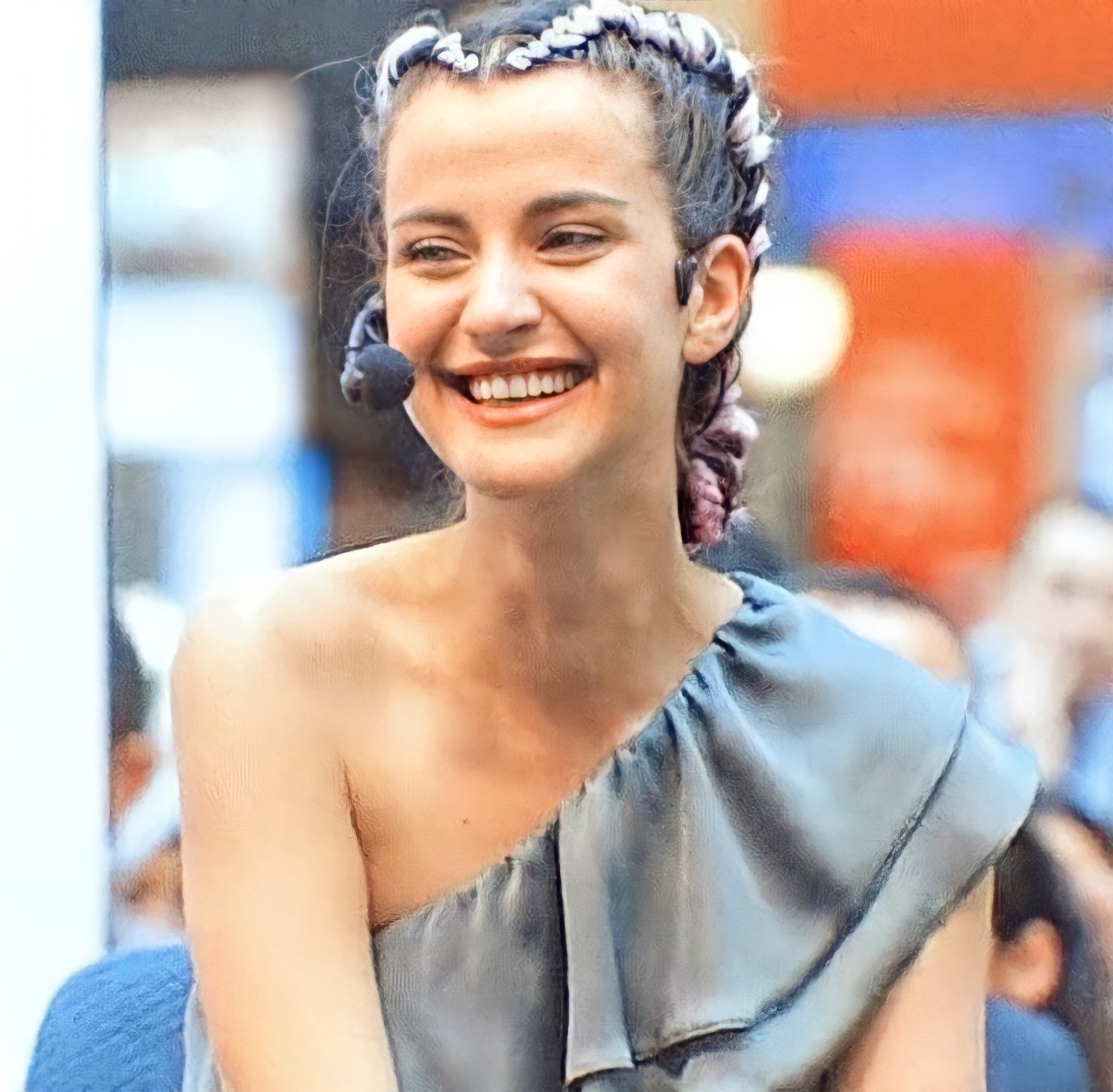 İrem Helvacıoğlu için bitkilere can oluyoruz.